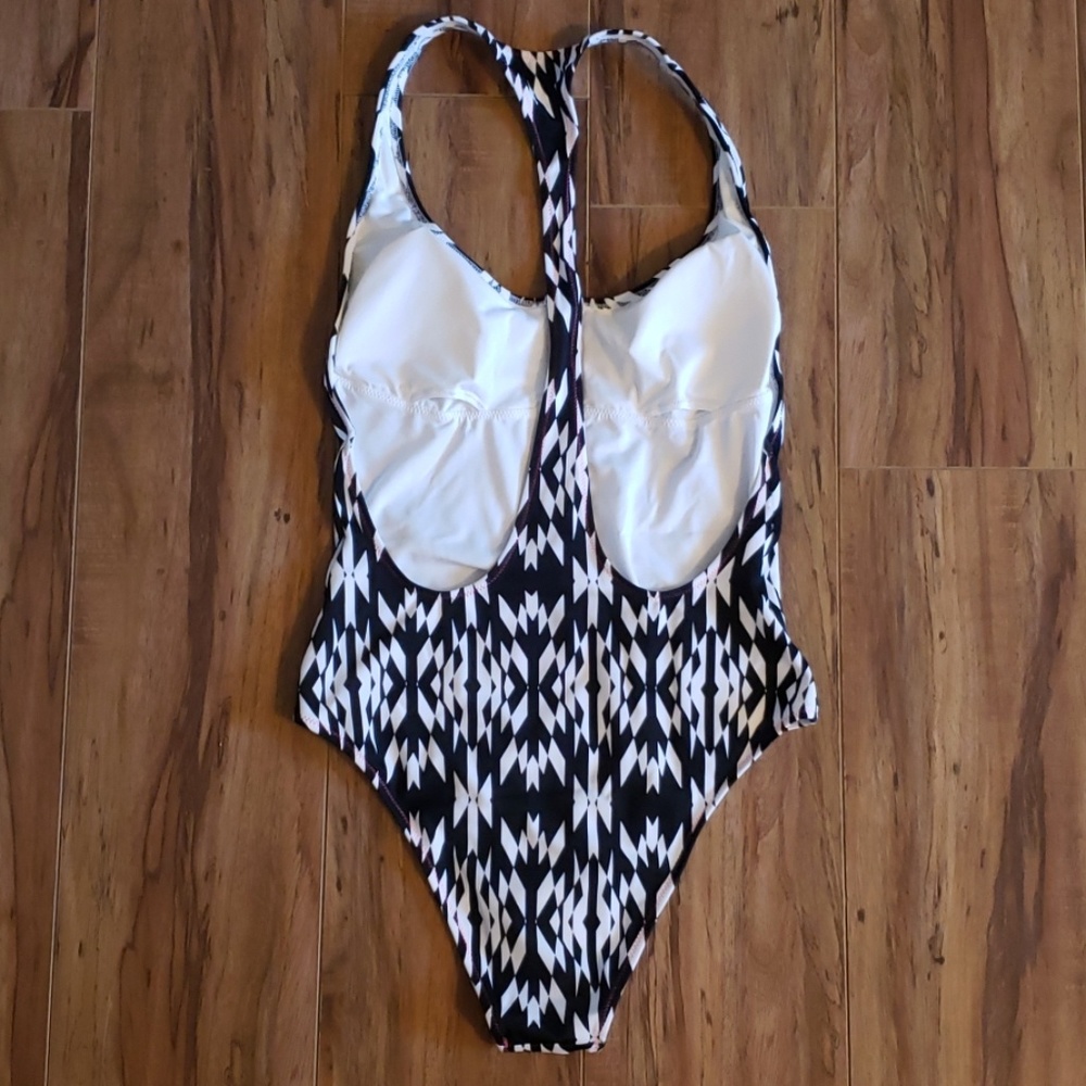 Sexy one piece bikini, size Small - Picture 3 of 5